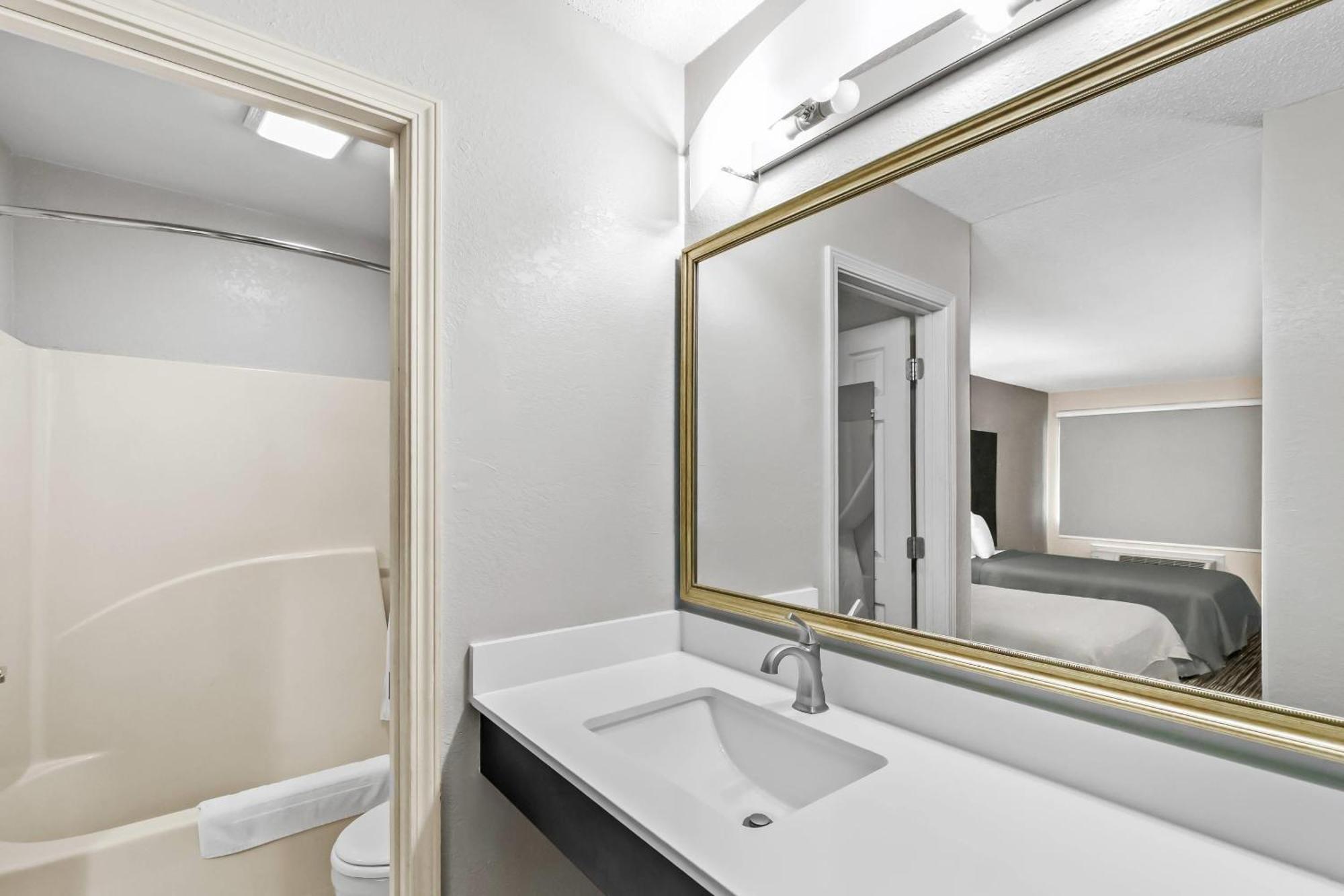 Budgetel Inn&suites 3*